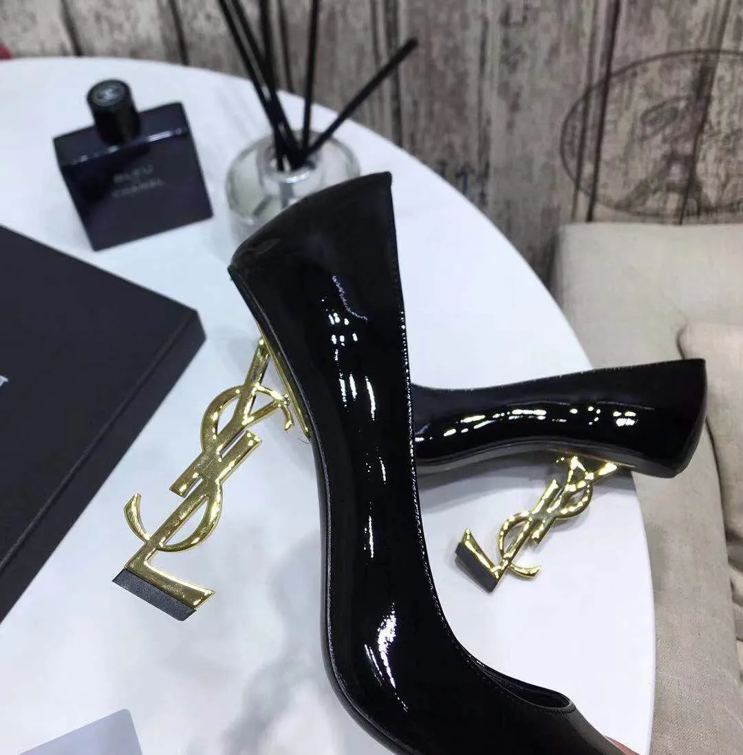 👟👟Ex-factory price 560👟👟 SAINT LAURENT PARIS-CASSANDRA] Yves Saint Laurent YSL classic YSL logo and high heels 💪💪💪Yves Saint Laurent’s imaginative design is amazing. If you can’t get the genuine product, why don’t you buy this pair? The upper is made of patent leather and cowhide imported from Italy. The lining/foot pads are made of sheepskin imported from Italy. The heel height is 11cm. It is cast from ultra-high-strength steel. It has passed various high-strength tests and will not break the heel (chopping and smashing). The original molded leather outsole is 35-40 (codes 34, 41, 42.43 can be customized without return or exchange)